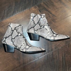 ⭐️NWOT⭐️ Steve Madden Snake Print Ankle Booties